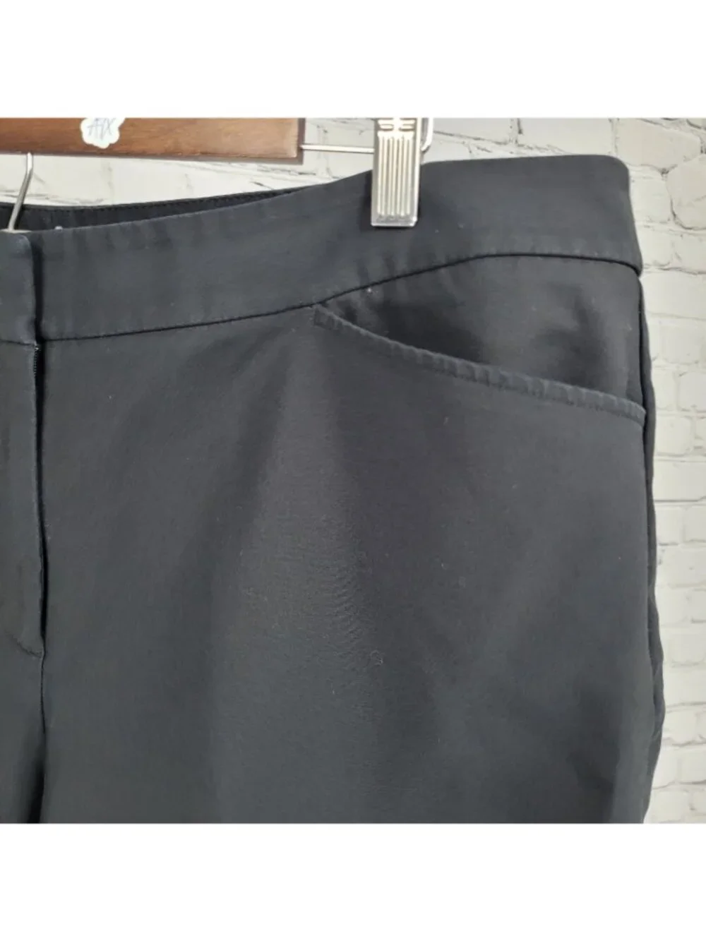Chico's Black High Rise Stretch Slash Pockets Chino Shorts 3 US 16 (38x9)